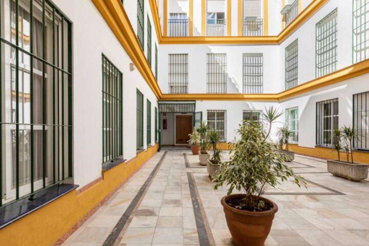 Azahar Metropol Parasol, Parking Gratis Para Coches Medianos Sevilla Kültér fotó
